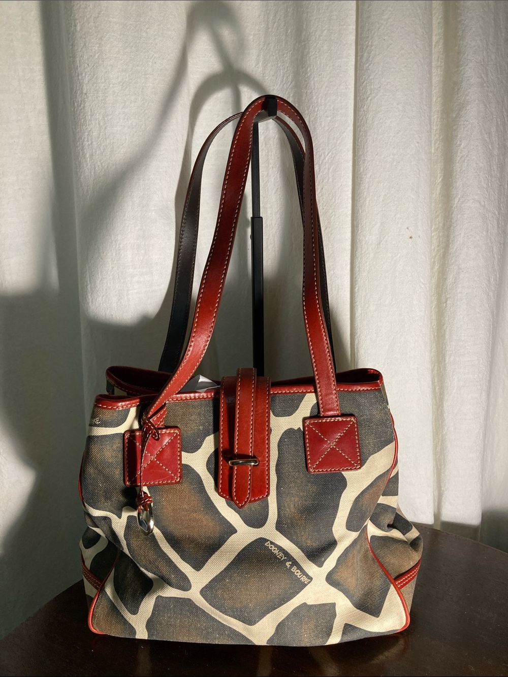 VNTG Dooney & Bourke giraffe Print Tote Bag with Red Leather Trim